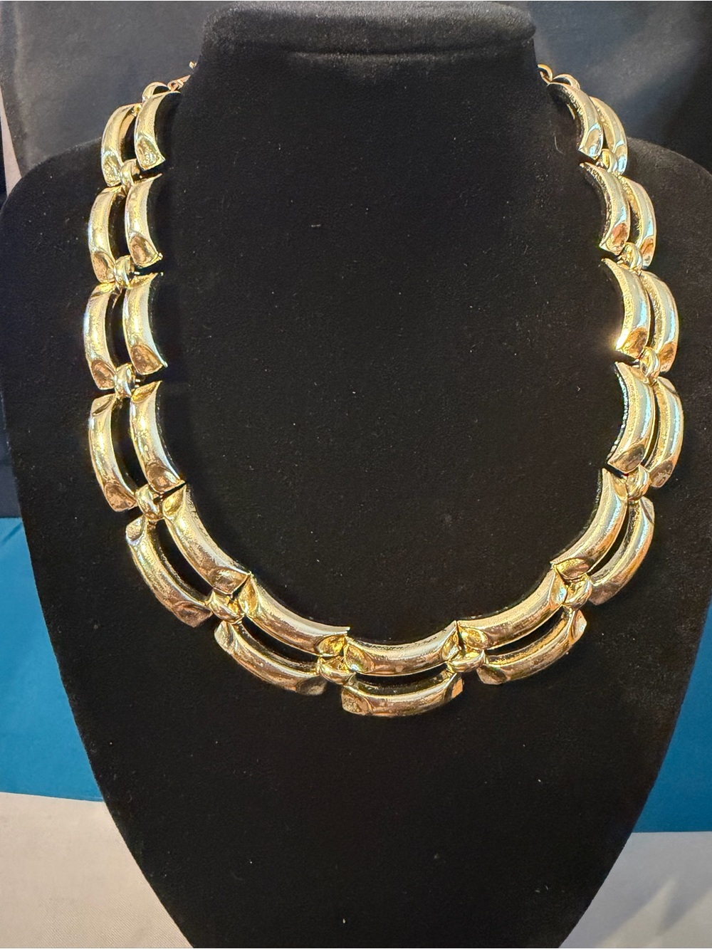 Vintage Lisner Gold-Tone Link Collar Necklace